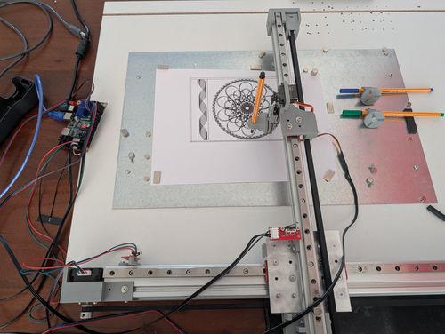 Erster Prototyp eines Pen-Plotters im Cantilever-Design